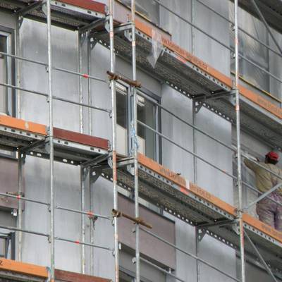 Fassade mit Gerüst